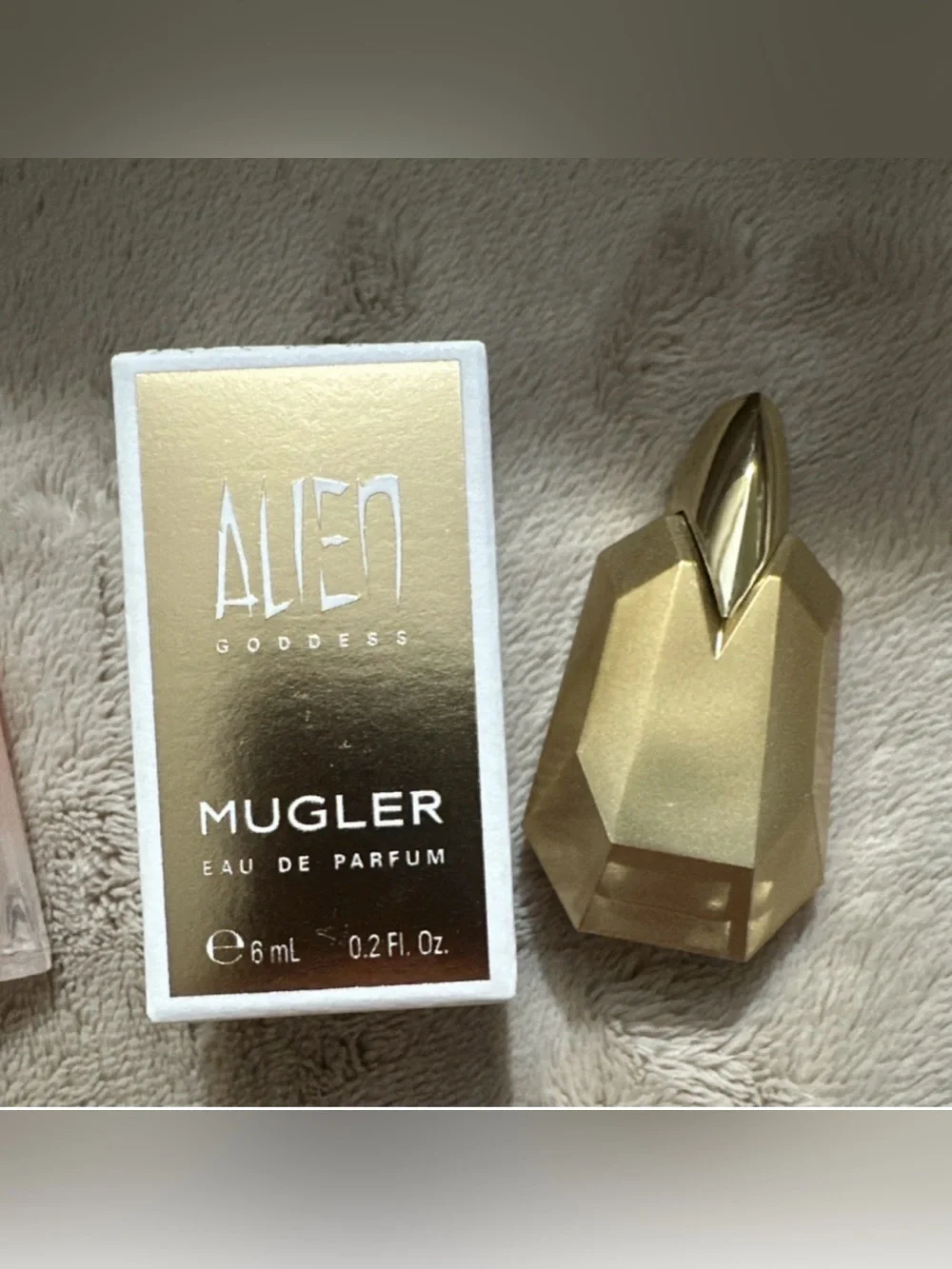 Lancome La Vie Est Belle,Mugler Alien Goddess PerfumeMinis 6ml/e.l.f. Lip Balm